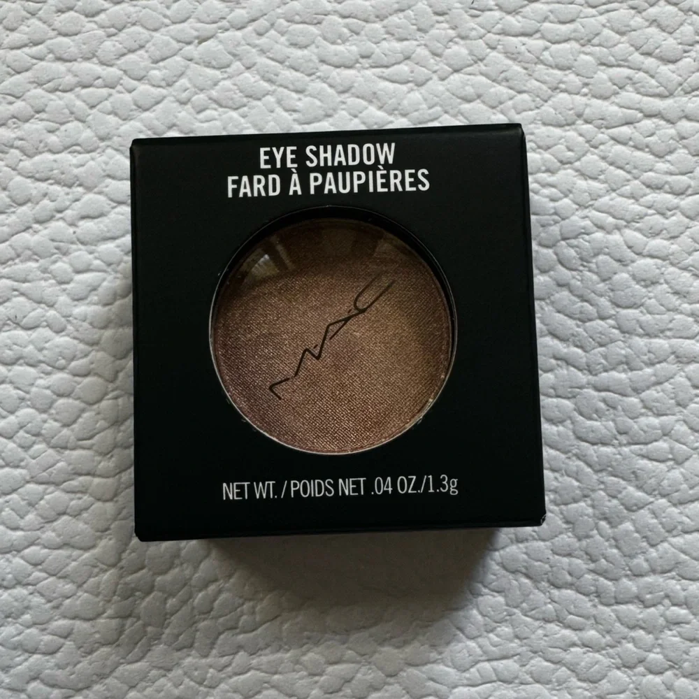 MAC Veluxe Pearl Eyeshadow All That Glitters